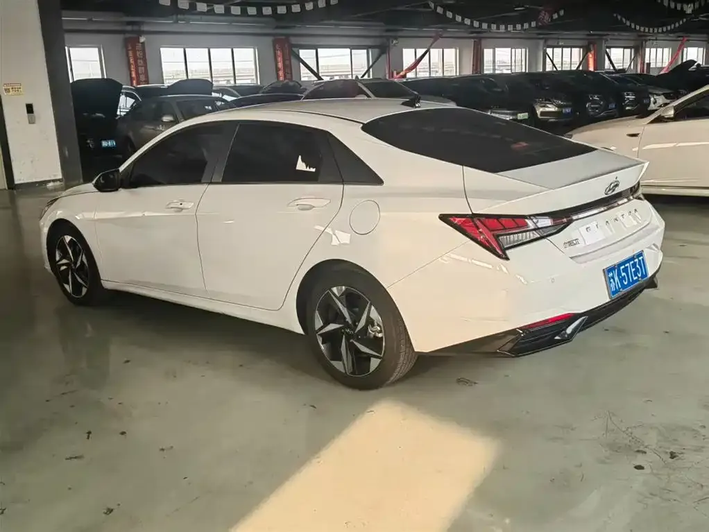 Hyundai Elantra — фото 4