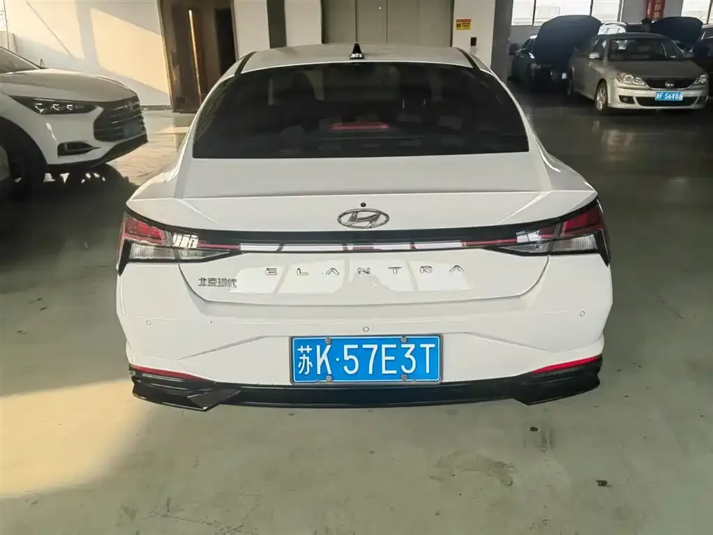 Hyundai Elantra — фото 10