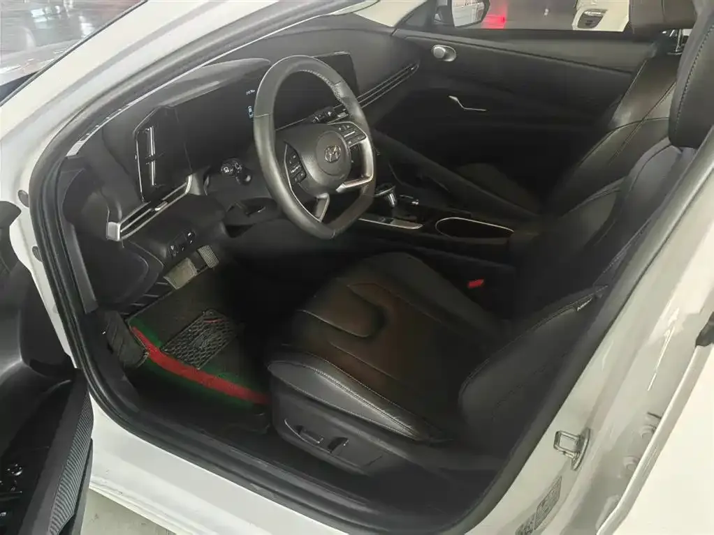 Hyundai Elantra — фото 2