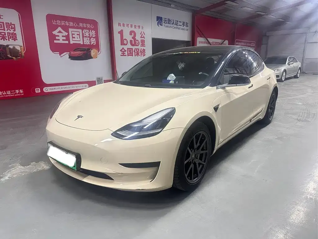 Tesla Model 3 — фото 1