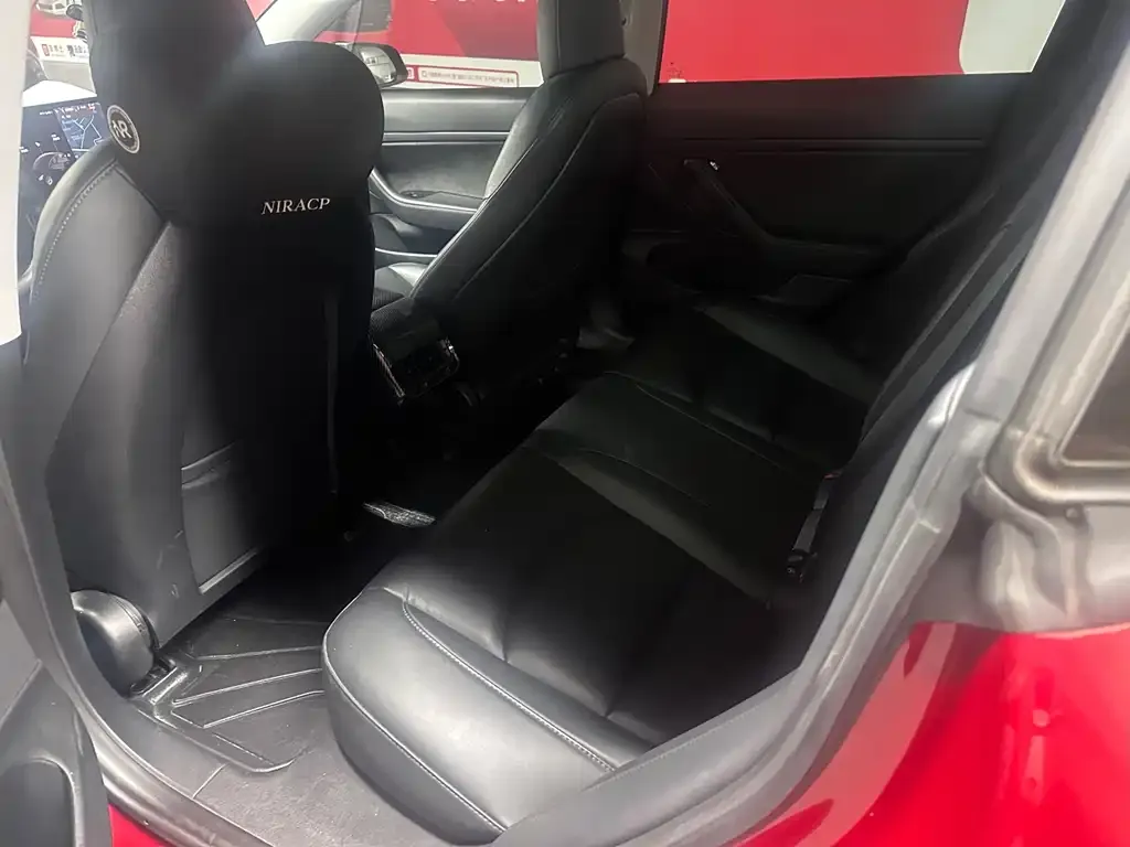 Tesla Model 3 — фото 2