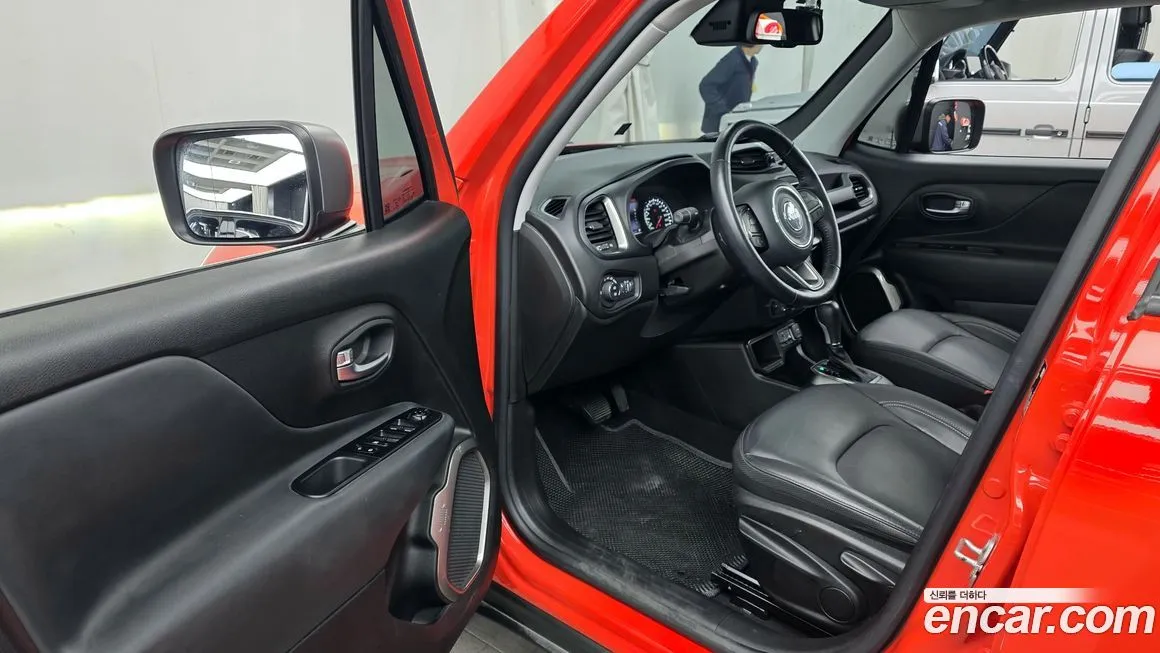 Jeep Renegade — фото 10