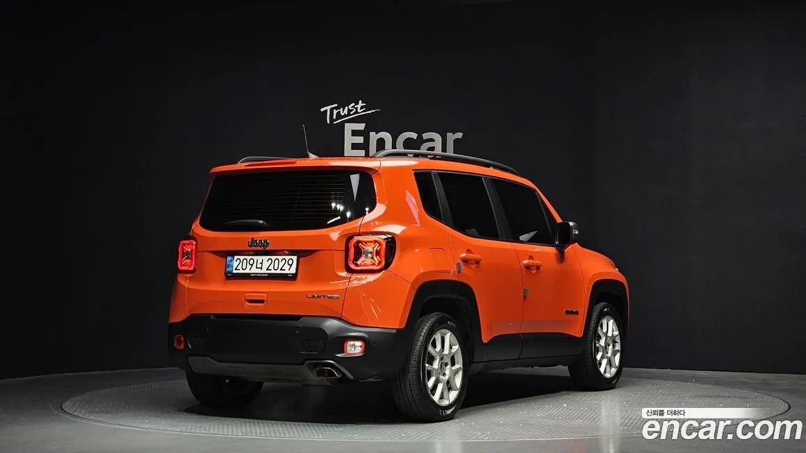 Jeep Renegade — фото 6