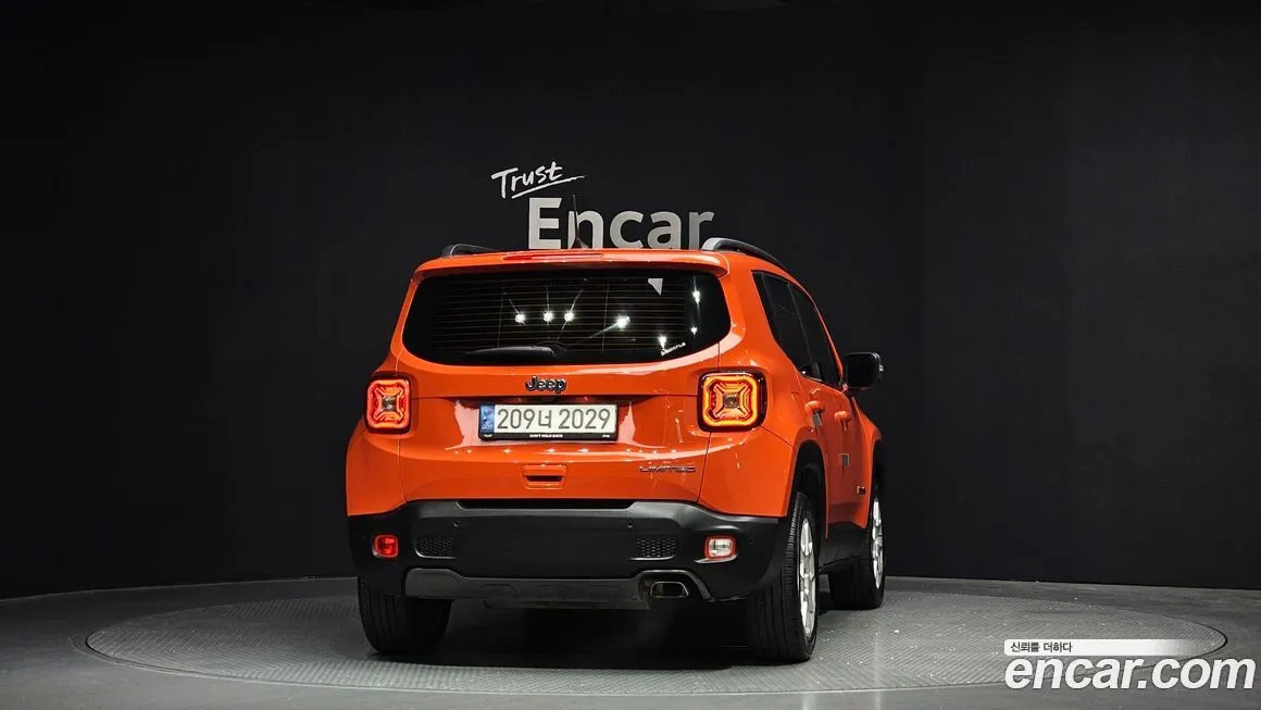 Jeep Renegade — фото 5