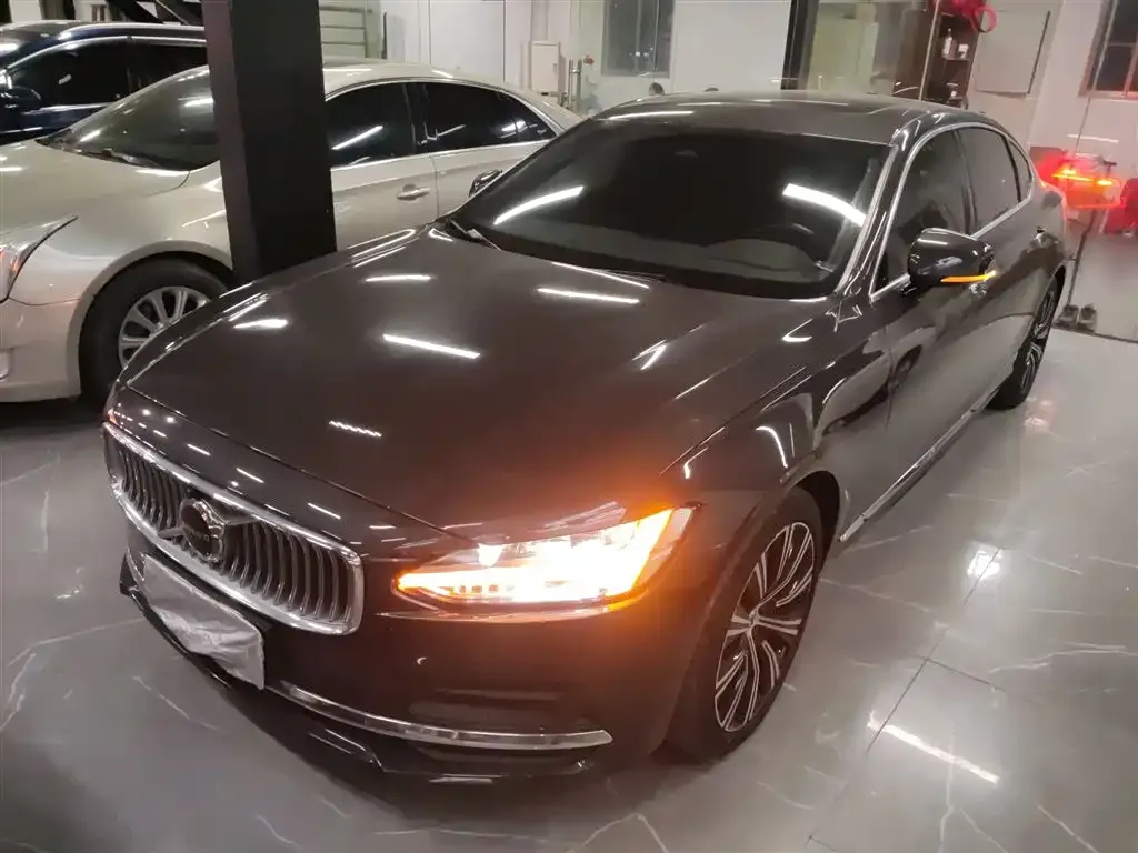 Volvo S90 — фото 1