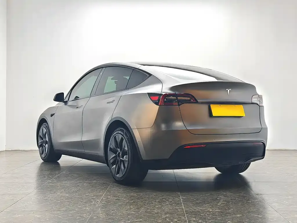 Tesla Model Y — фото 7