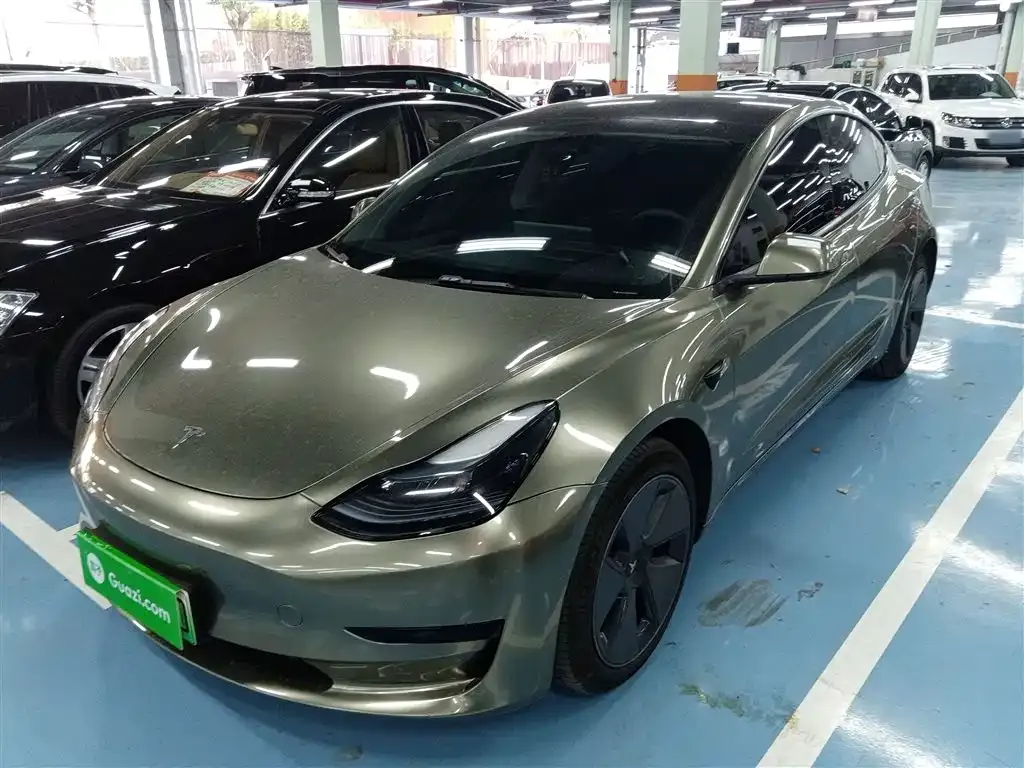 Tesla Model 3 — фото 1