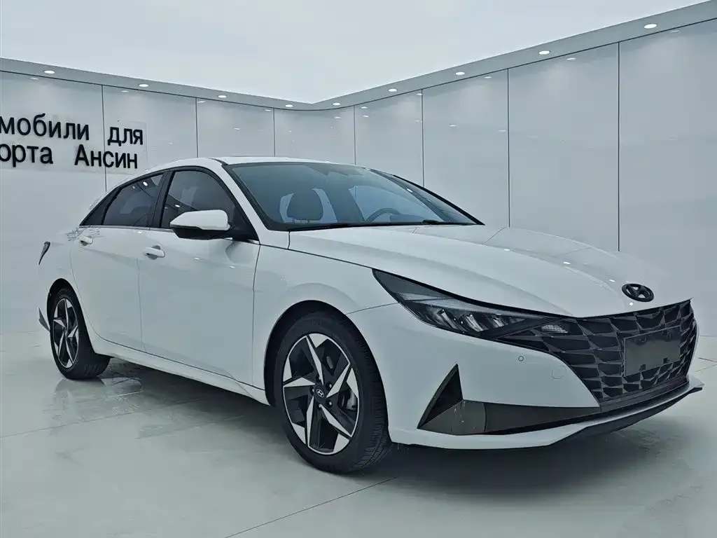 Hyundai Elantra — фото 3