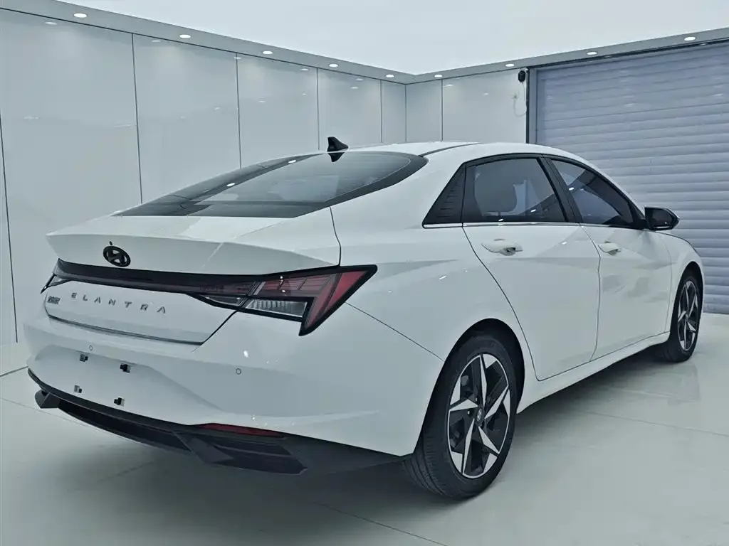 Hyundai Elantra — фото 4