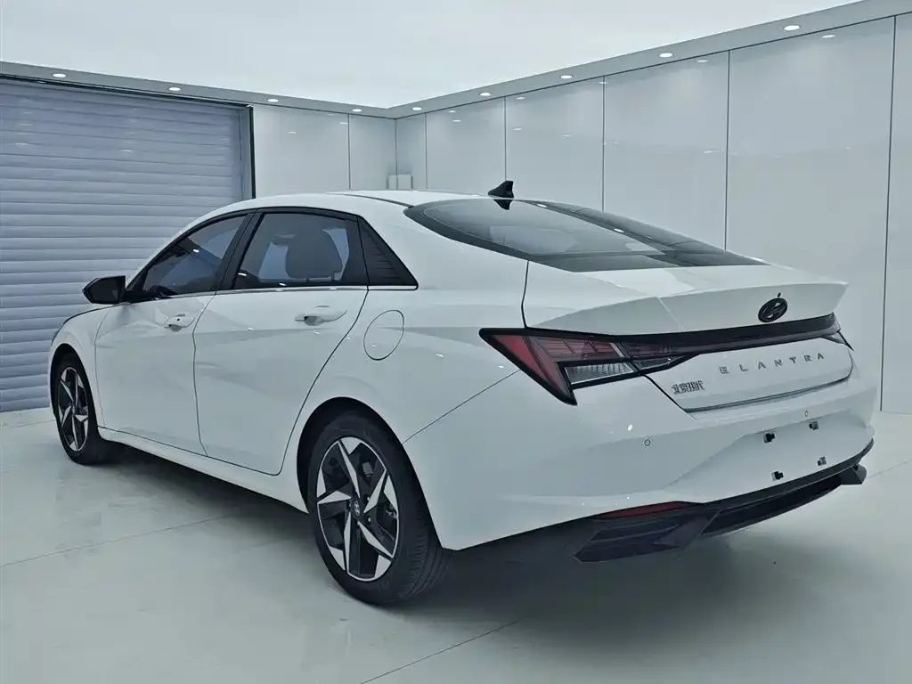Hyundai Elantra — фото 6