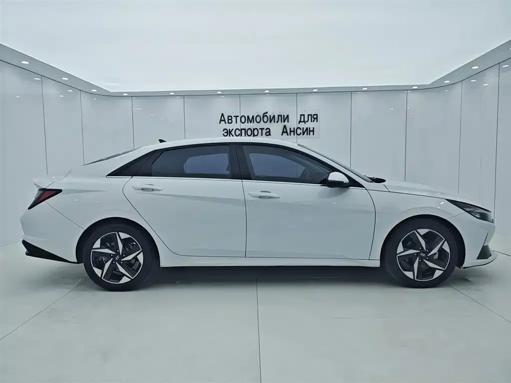 Hyundai Elantra — фото 9
