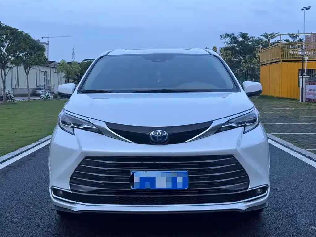 Toyota Sienna 2022 из CN, фото 4