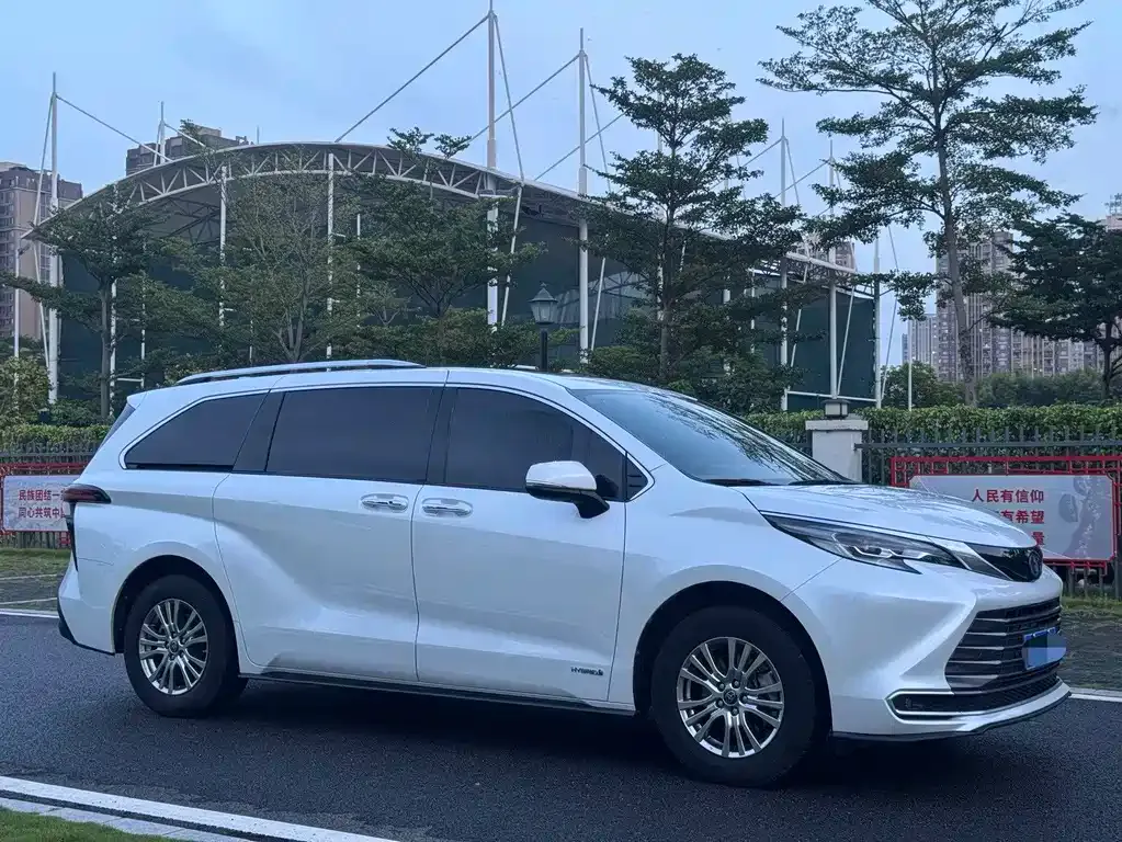 Toyota Sienna 2022 из CN, фото 7