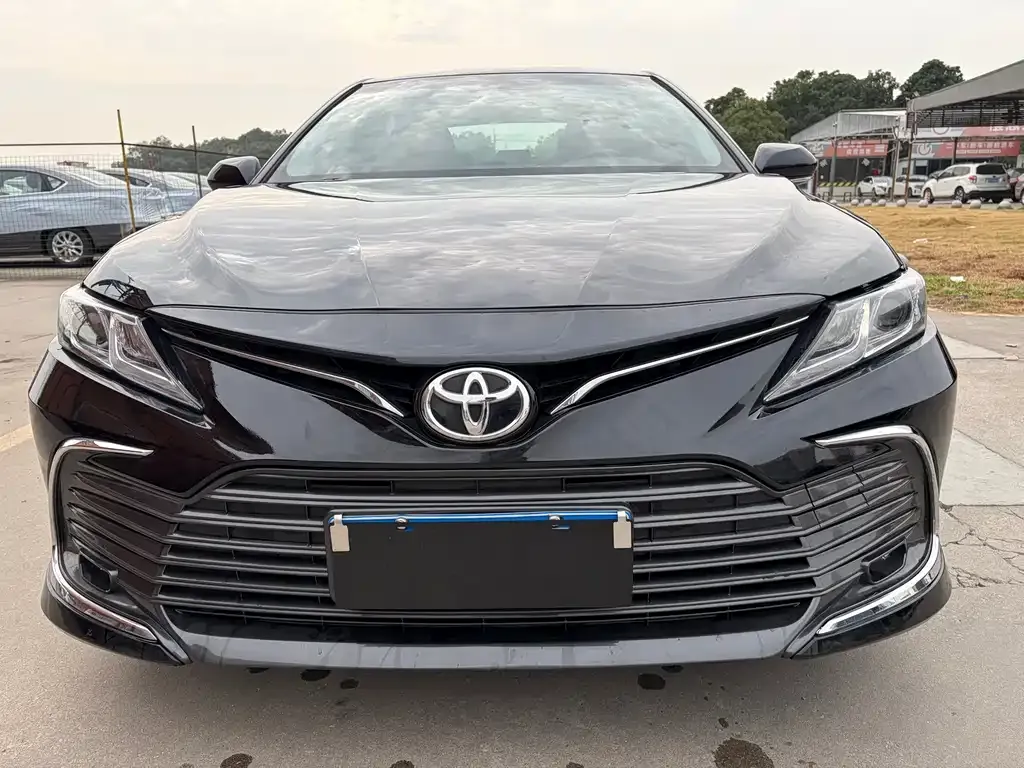 Toyota Camry — фото 2