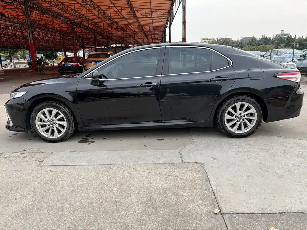 Toyota Camry — фото 4