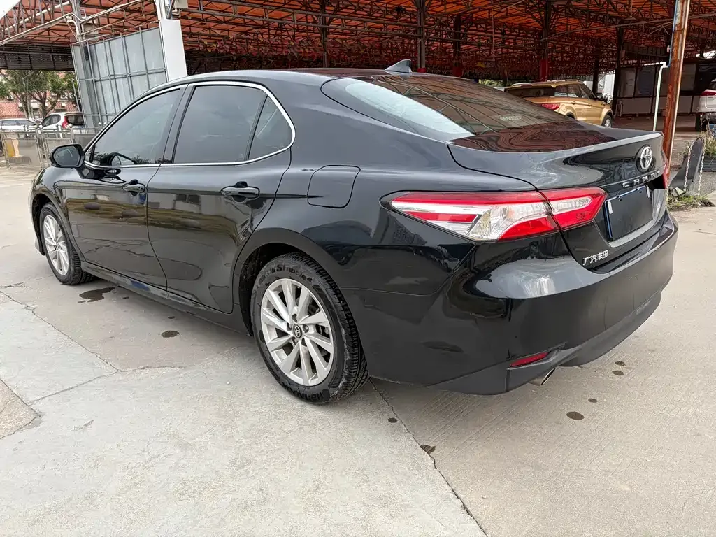 Toyota Camry — фото 8