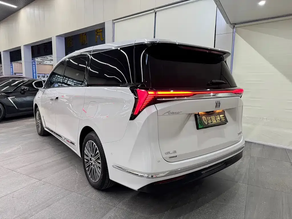 Buick GL8 Hybrid — фото 6