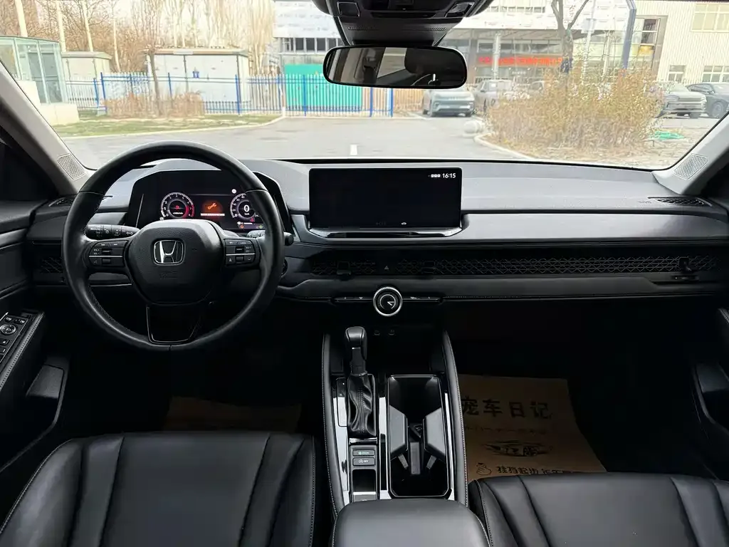 Honda Accord — фото 8