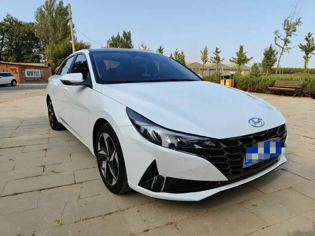 Hyundai Elantra — фото 2