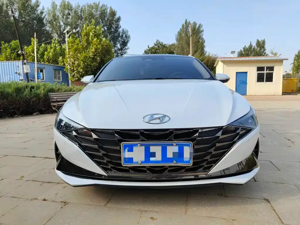 Hyundai Elantra — фото 3