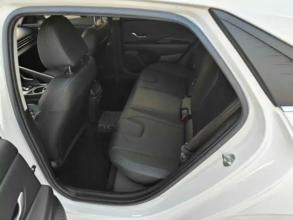 Hyundai Elantra — фото 8