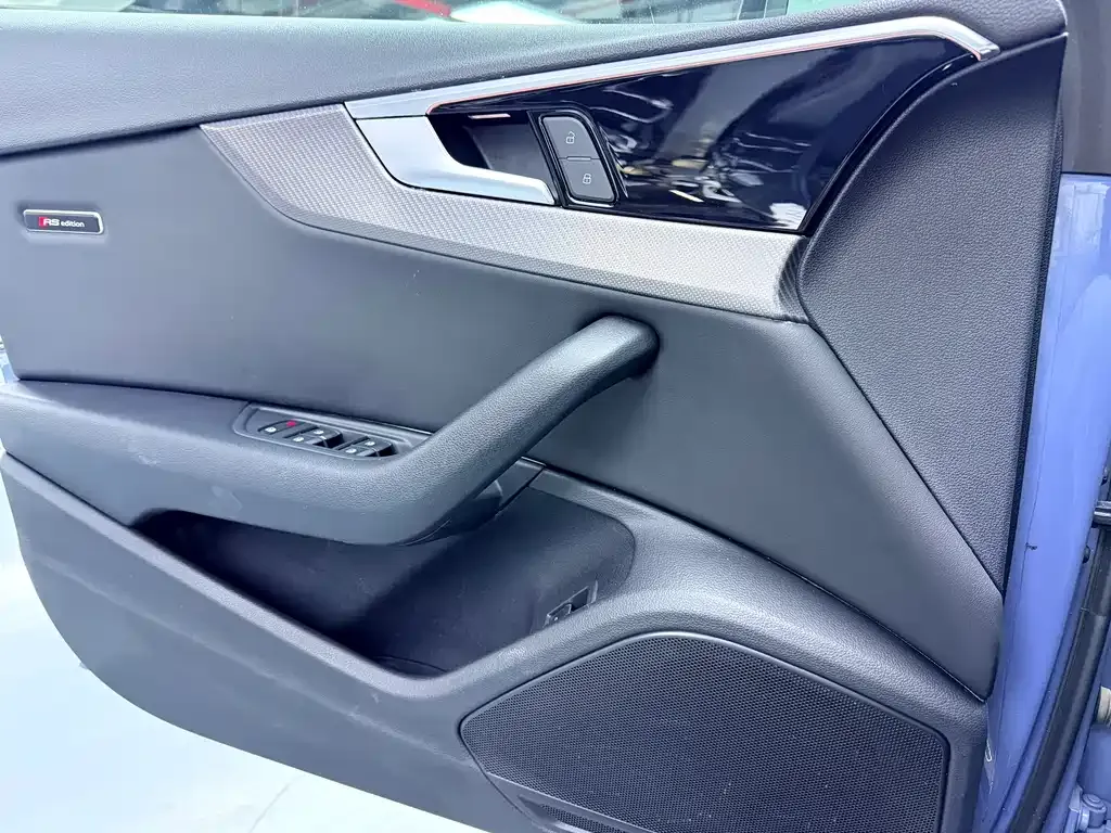 Audi A4L 2022 из CN, фото 9