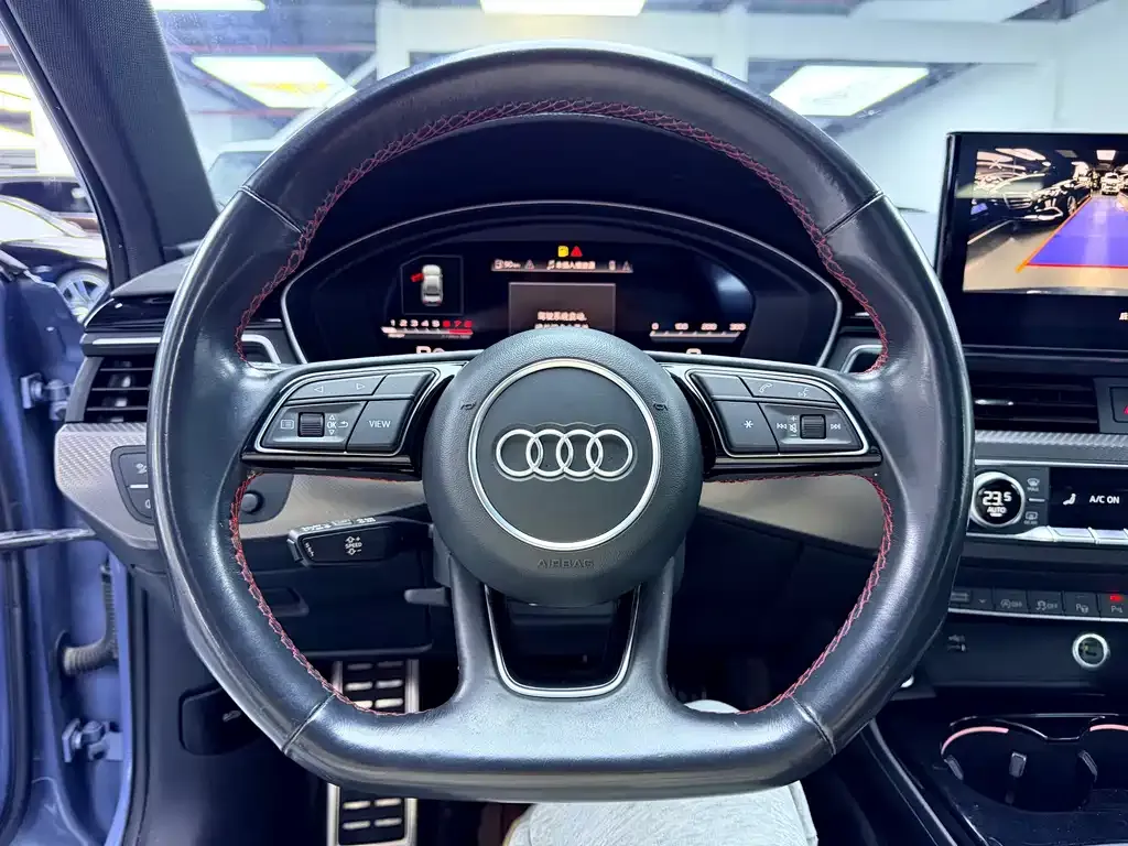 Audi A4L 2022 из CN, фото 2