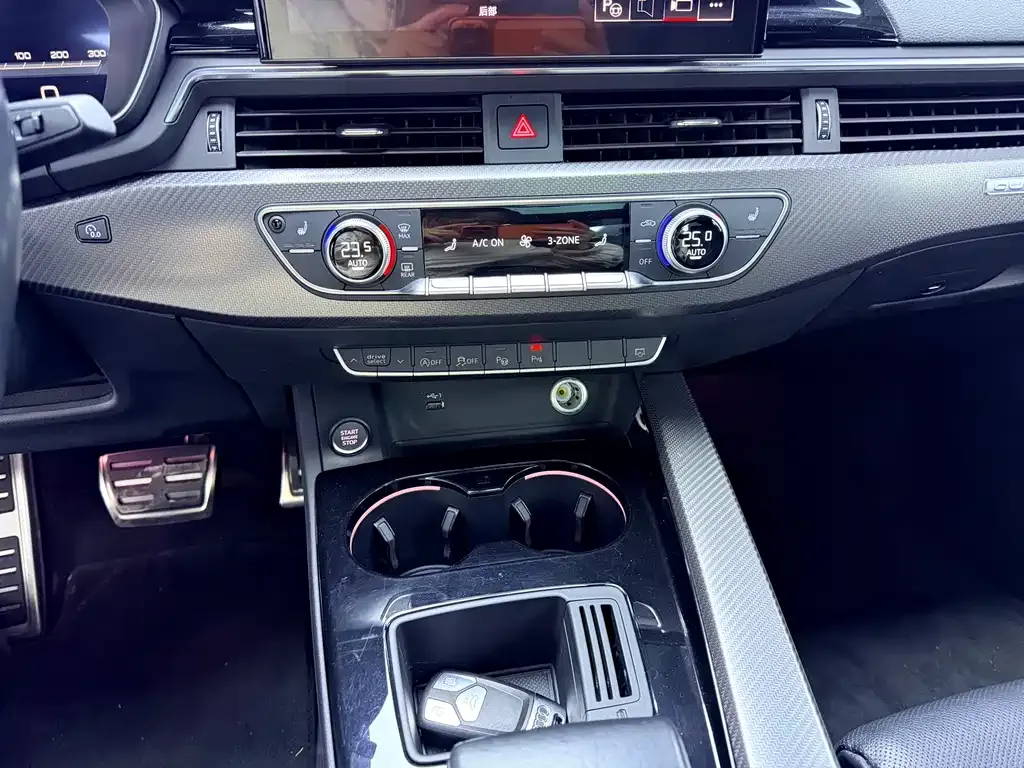 Audi A4L 2022 из CN, фото 5