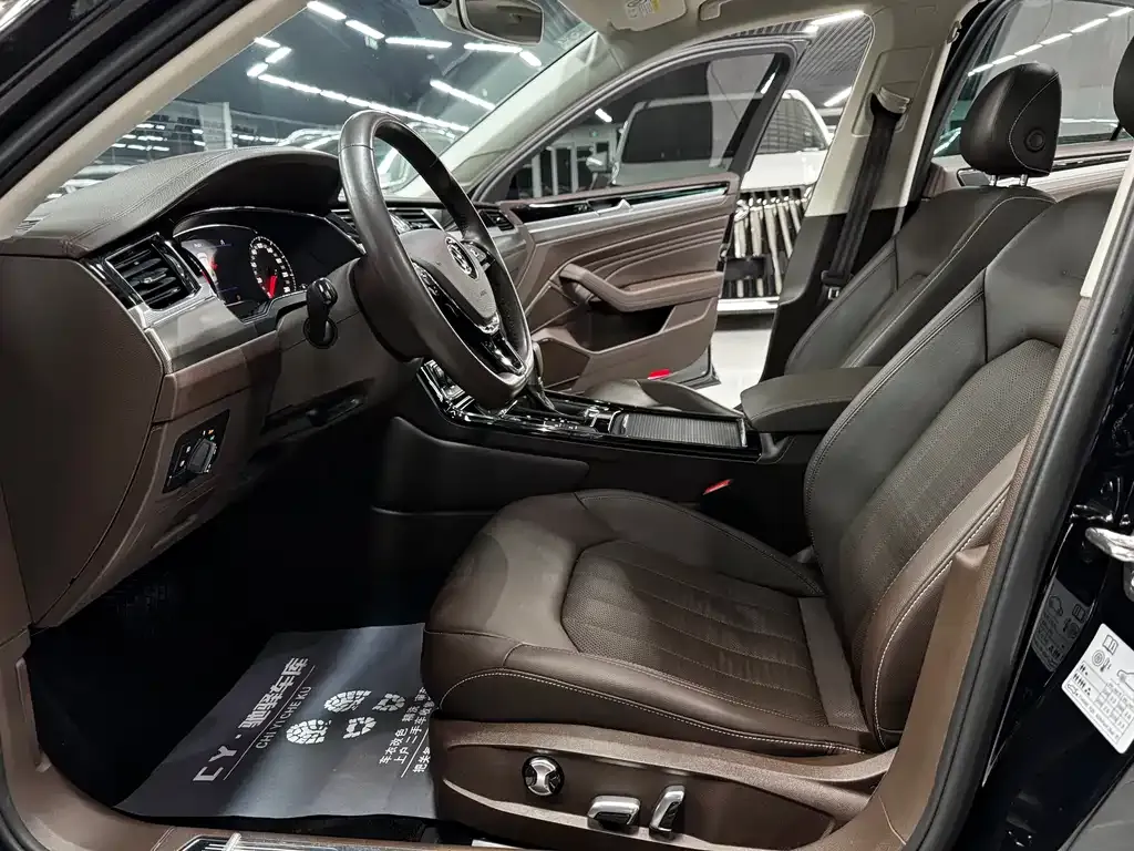Volkswagen Phideon — фото 6