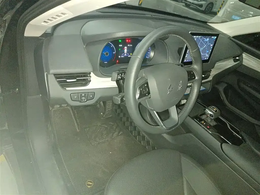 Hongqi E-QM5 — фото 10