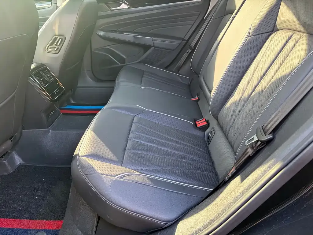 Volkswagen Passat 2024 из CN, фото 10