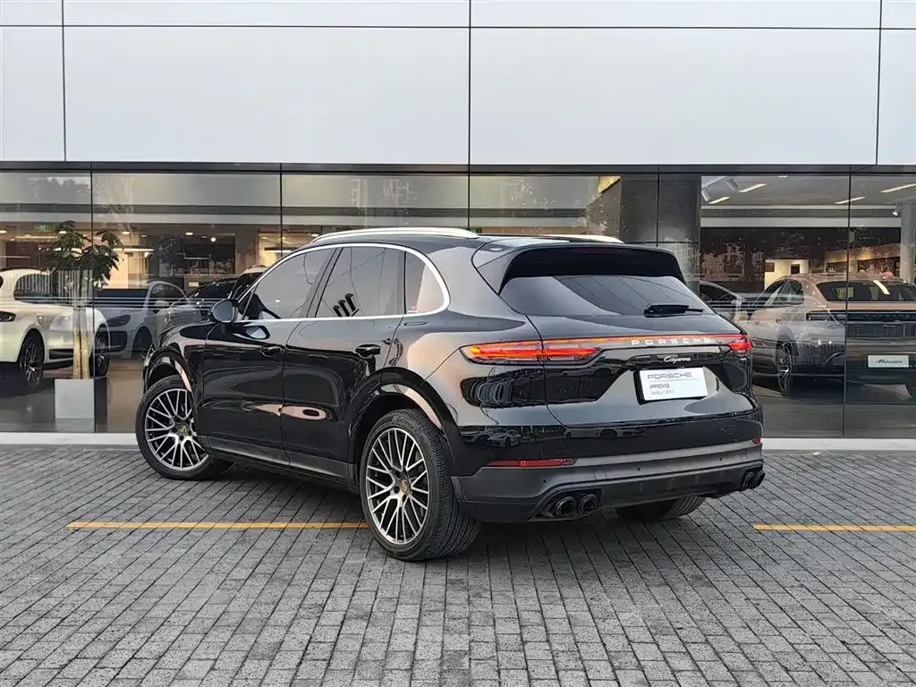 Porsche Cayenne — фото 10