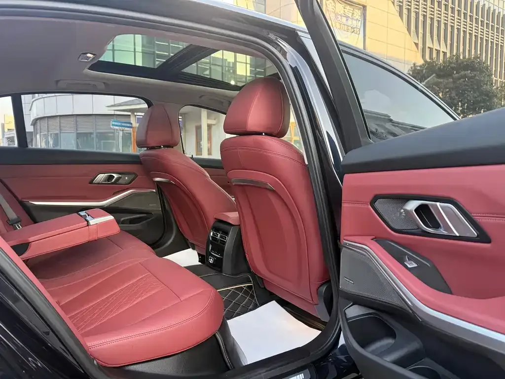 BMW 3 Series 2023 из CN, фото 2