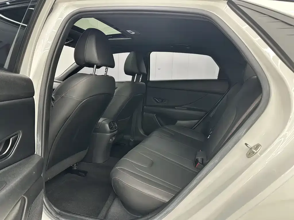 Hyundai Elantra — фото 2