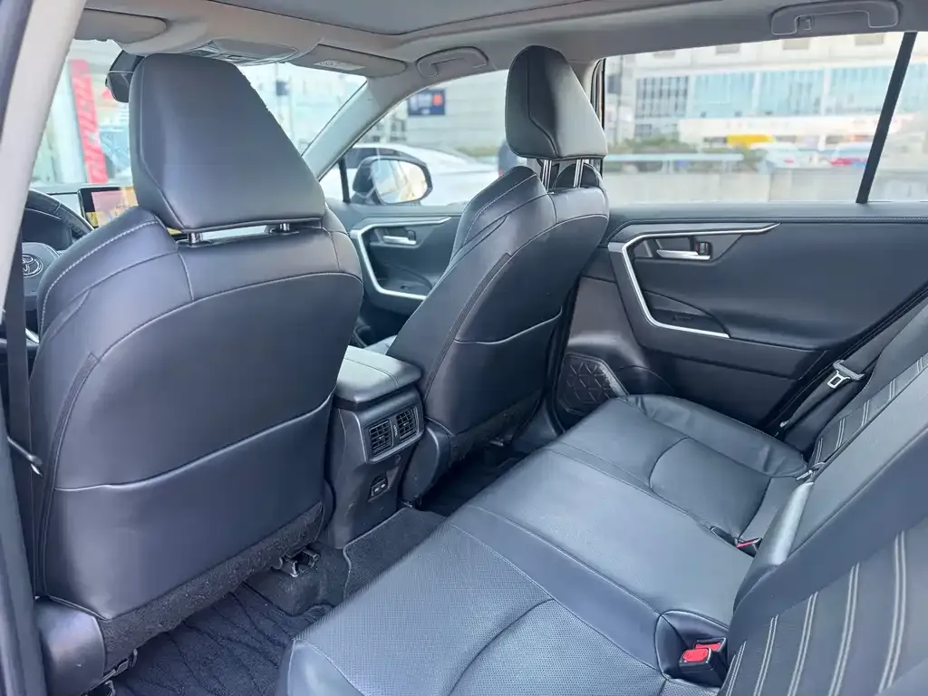 Toyota Wildlander 2023 из CN, фото 3