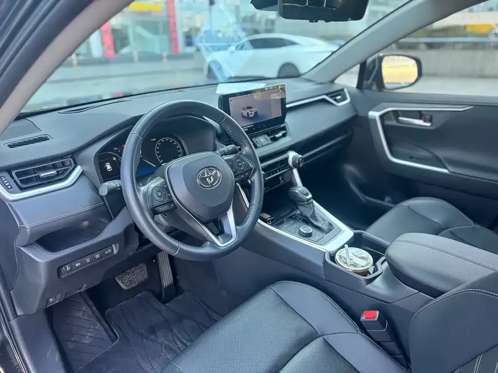 Toyota Wildlander 2023 из CN, фото 7