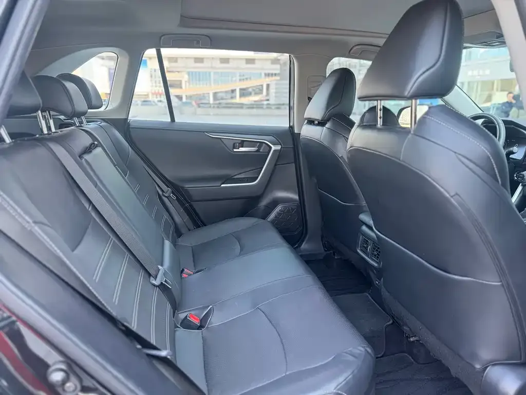Toyota Wildlander 2023 из CN, фото 2