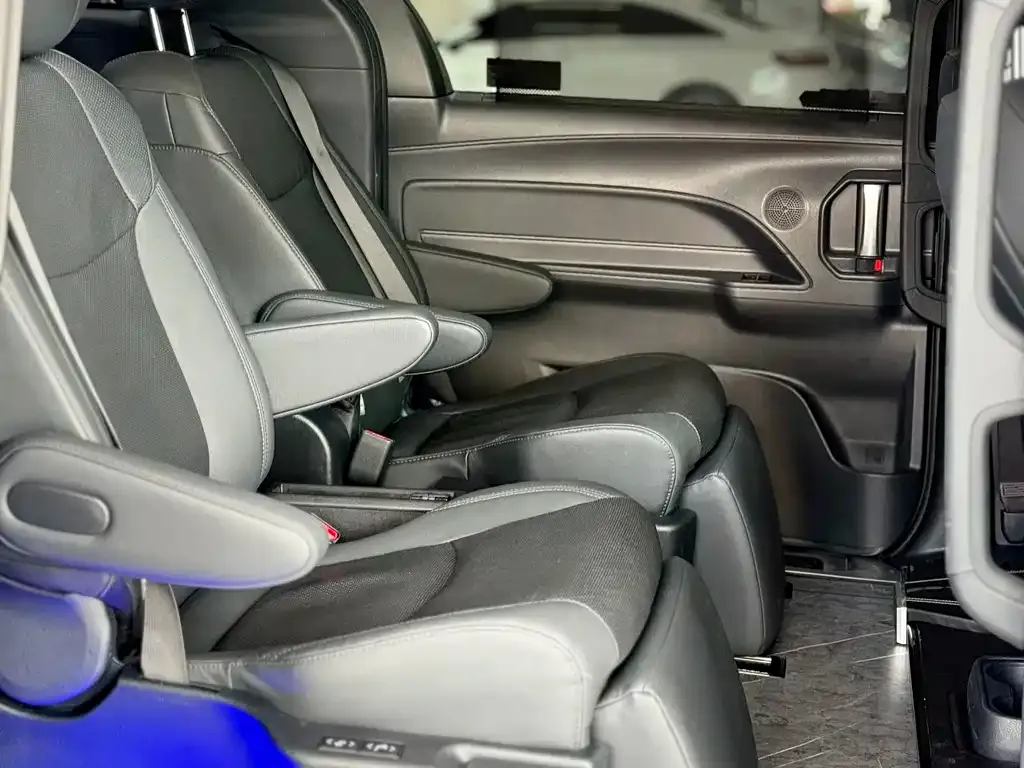 Toyota Sienna 2022 из CN, фото 7