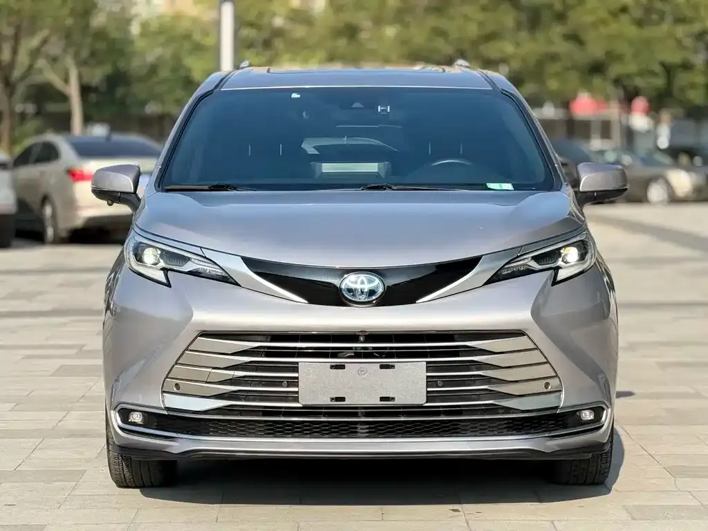 Toyota Sienna 2022 из CN, фото 3