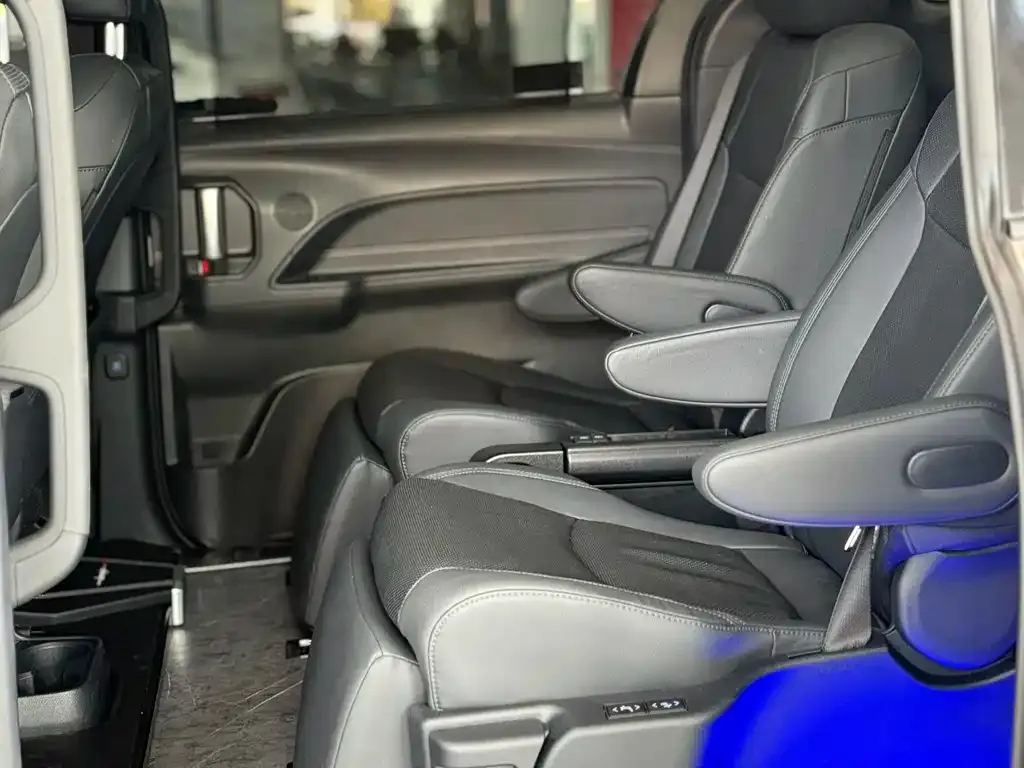 Toyota Sienna 2022 из CN, фото 6