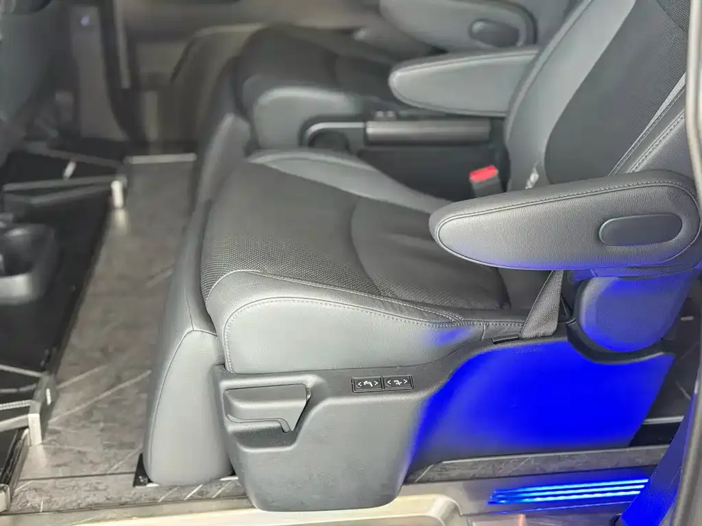 Toyota Sienna 2022 из CN, фото 5