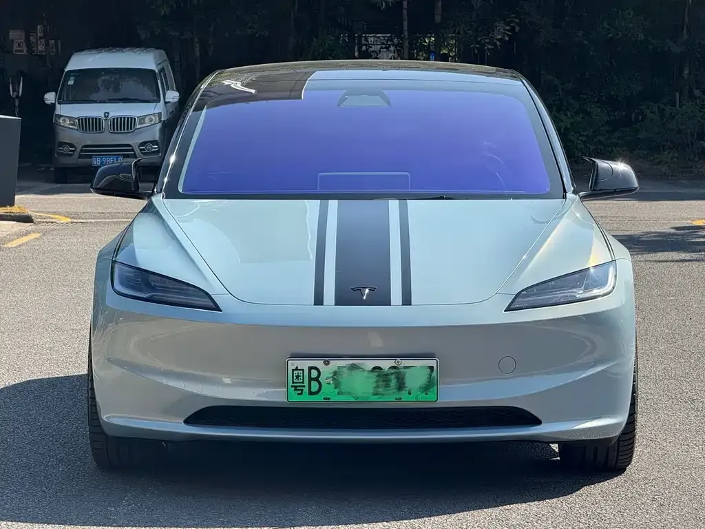 Tesla Model 3 — фото 9