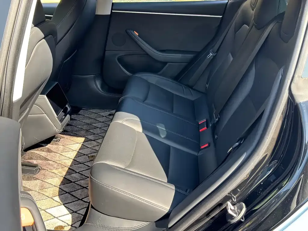 Tesla Model 3 — фото 3