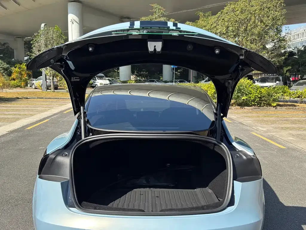 Tesla Model 3 — фото 10