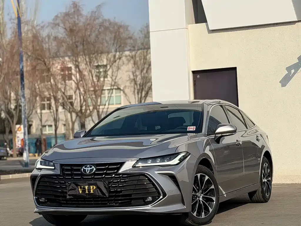 Toyota Avalon — фото 1
