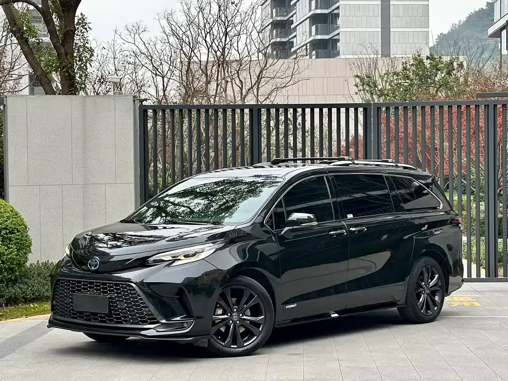 Toyota Granvia 2023 из CN, фото 1