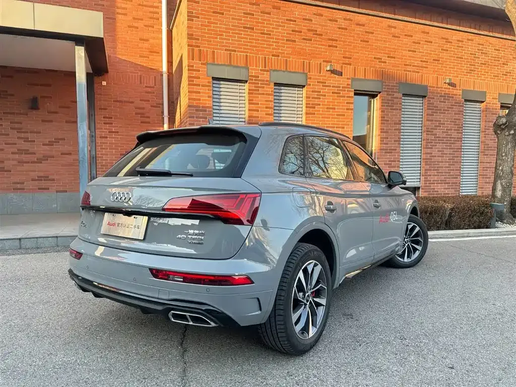 Audi Q5L — фото 6