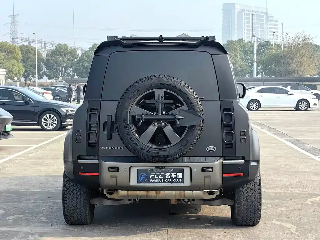 Land Rover Defender — фото 10