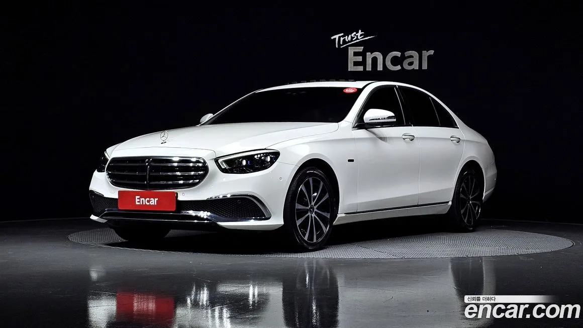 Mercedes-Benz E-Class — фото 1