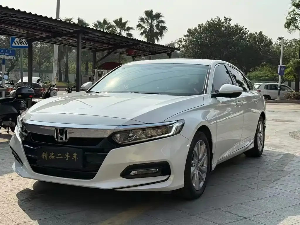 Honda Accord — фото 1